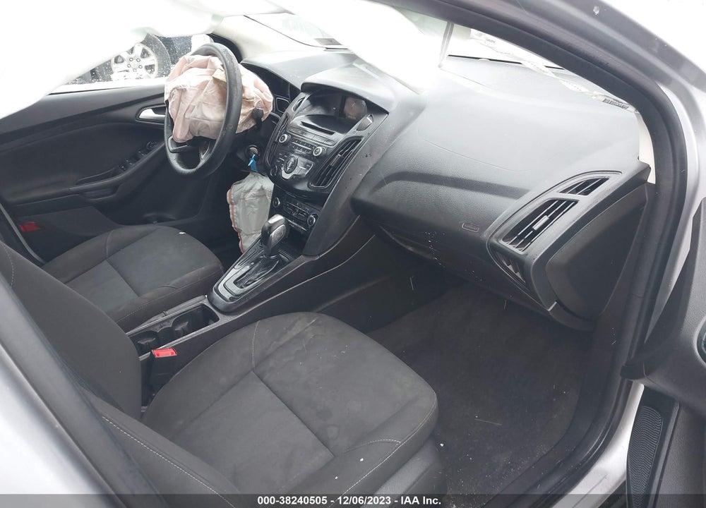 2015 FORD FOCUS SE VIN: 1FADP3F25FL250452
