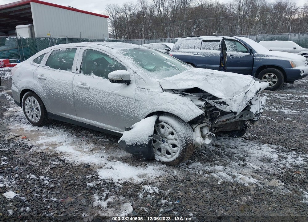 2015 FORD FOCUS SE VIN: 1FADP3F25FL250452