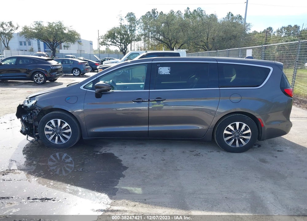 2022 CHRYSLER PACIFICA HYBRID TOURING L VIN: 2C4RC1L7XNR122813