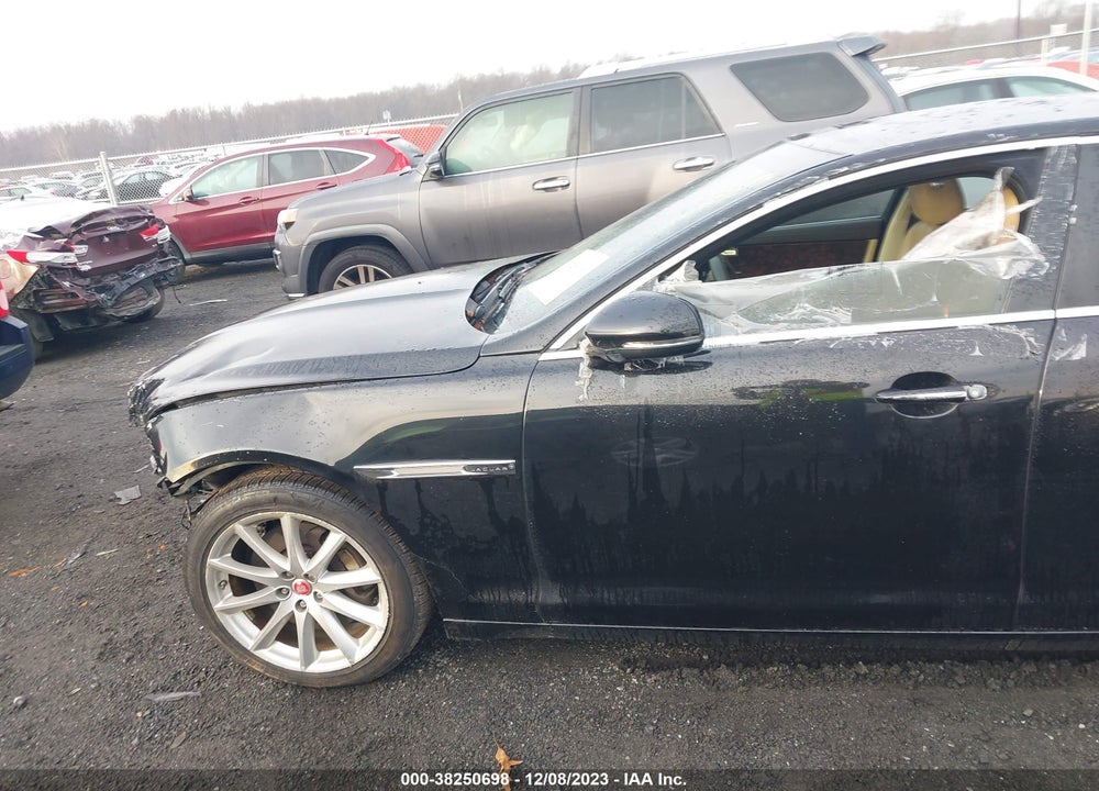 2014 JAGUAR XJ VIN: SAJWA1CZXE8V74400