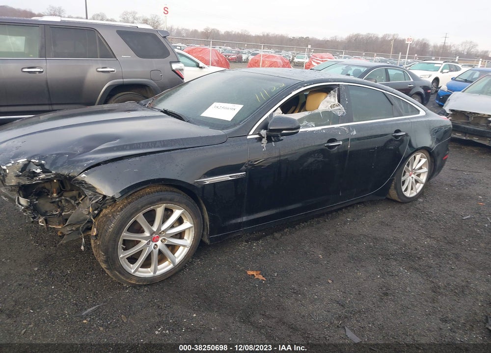 2014 JAGUAR XJ VIN: SAJWA1CZXE8V74400