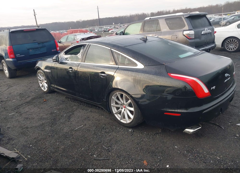 2014 JAGUAR XJ VIN: SAJWA1CZXE8V74400