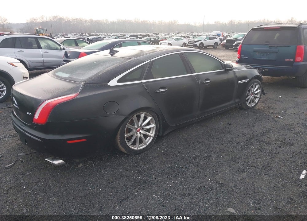 2014 JAGUAR XJ VIN: SAJWA1CZXE8V74400