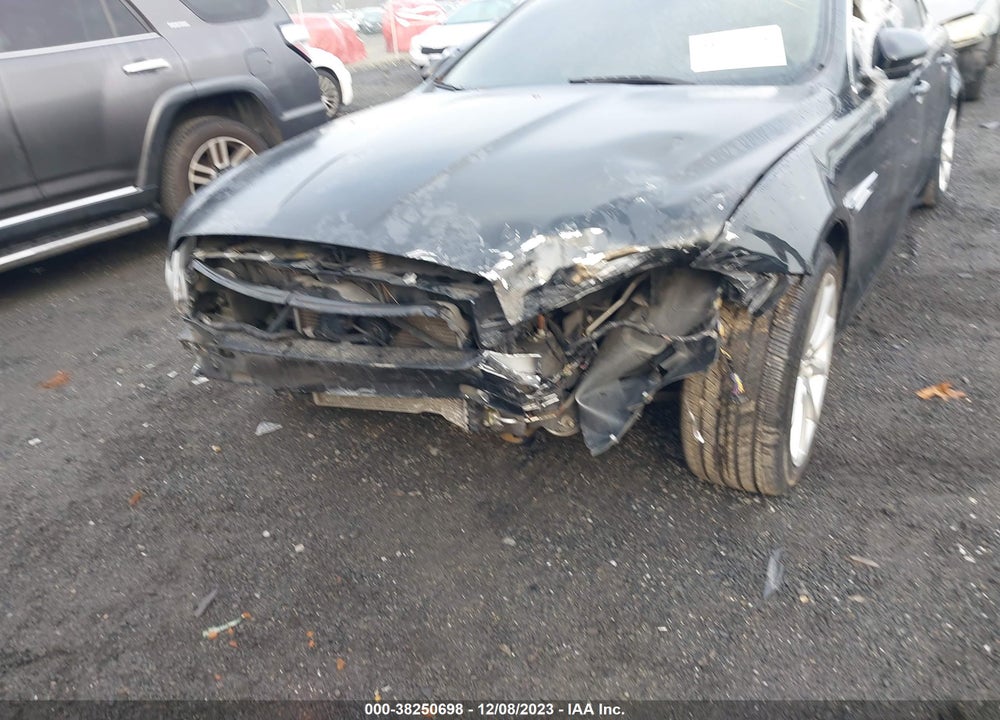 2014 JAGUAR XJ VIN: SAJWA1CZXE8V74400