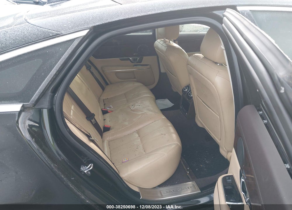 2014 JAGUAR XJ VIN: SAJWA1CZXE8V74400