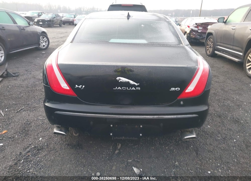 2014 JAGUAR XJ VIN: SAJWA1CZXE8V74400