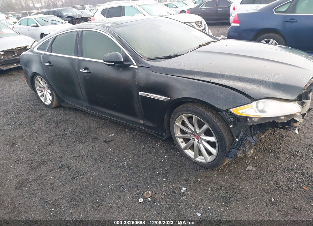 2014 JAGUAR XJ VIN: SAJWA1CZXE8V74400