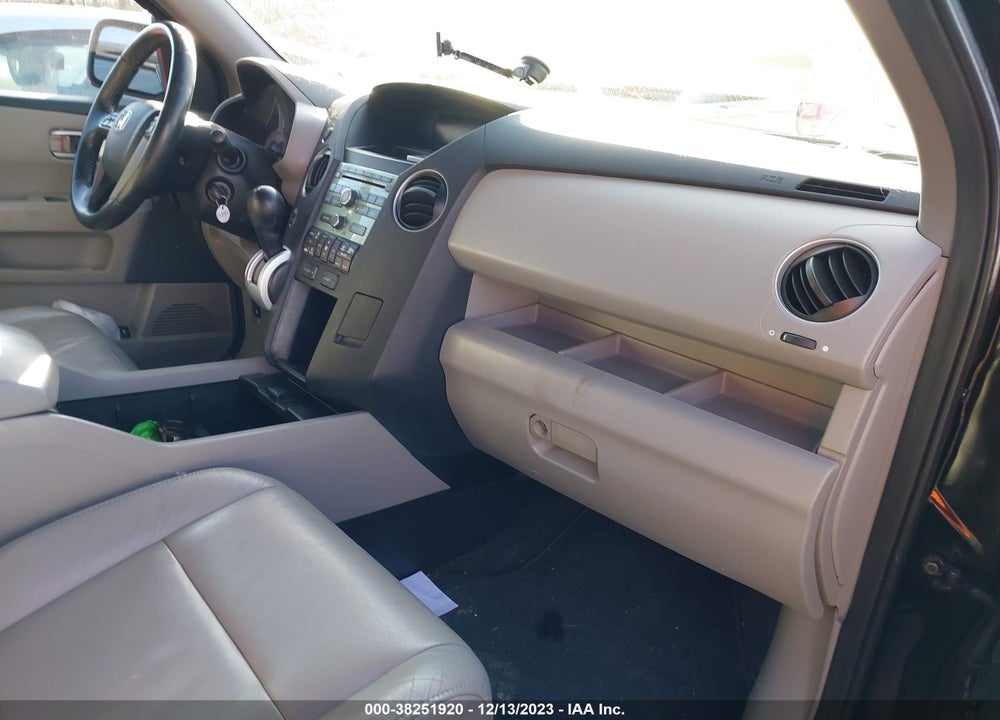 2011 HONDA PILOT EX-L VIN: 5FNYF4H56BB064010