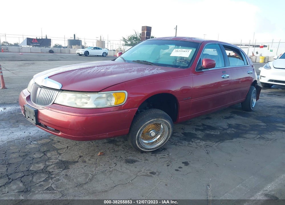 1999 LINCOLN TOWN CAR SIGNATURE VIN: 1LNHM82W1XY666492