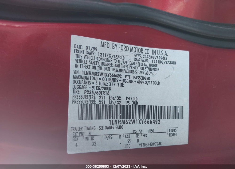 1999 LINCOLN TOWN CAR SIGNATURE VIN: 1LNHM82W1XY666492