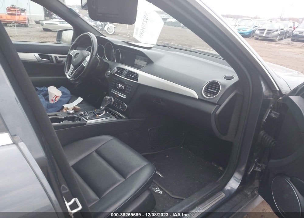 2014 MERCEDES-BENZ C 300 VIN: WDDGF8AB9EG174620