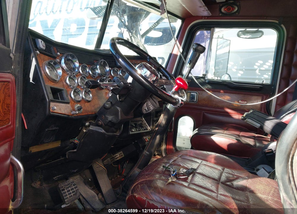 1996 PETERBILT 379 VIN: 1XP5DB9X9TN413823