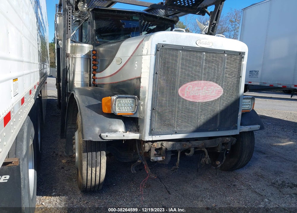 1996 PETERBILT 379 VIN: 1XP5DB9X9TN413823