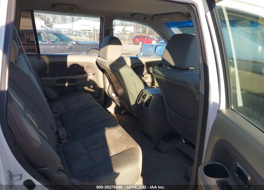 2006 HONDA PILOT LX VIN: 5FNYF28176B033758