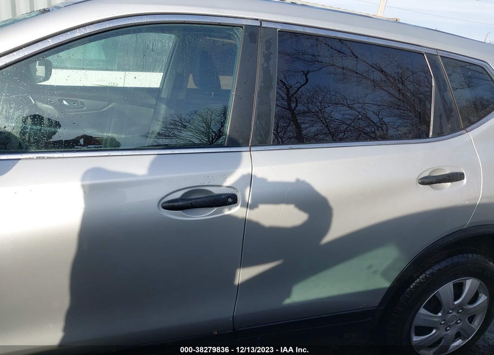 2016 NISSAN ROGUE VIN: JN8AT2MV0GW141045