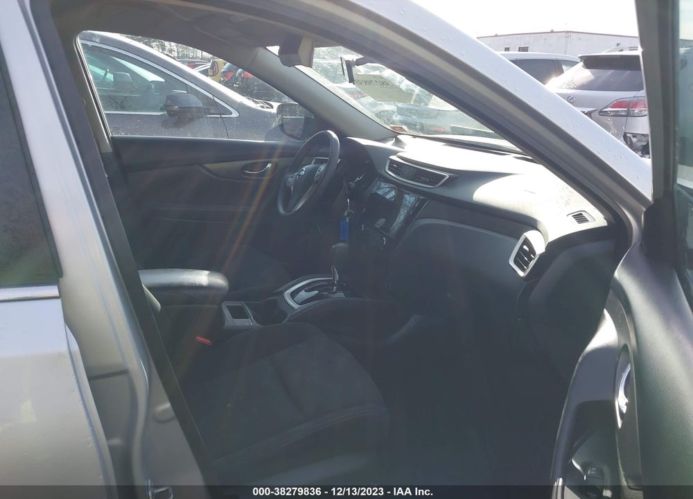 2016 NISSAN ROGUE VIN: JN8AT2MV0GW141045
