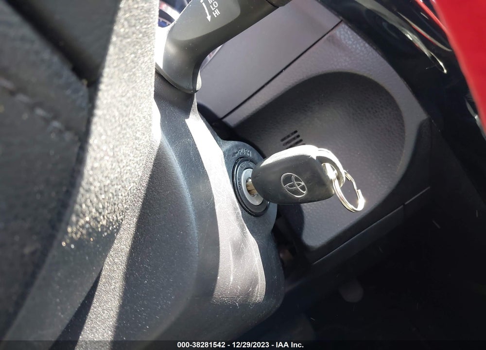 2019 TOYOTA COROLLA LE VIN: 2T1BURHE0KC241700