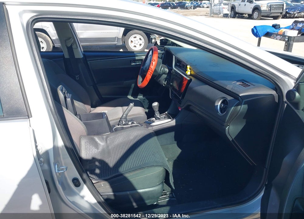 2019 TOYOTA COROLLA LE VIN: 2T1BURHE0KC241700