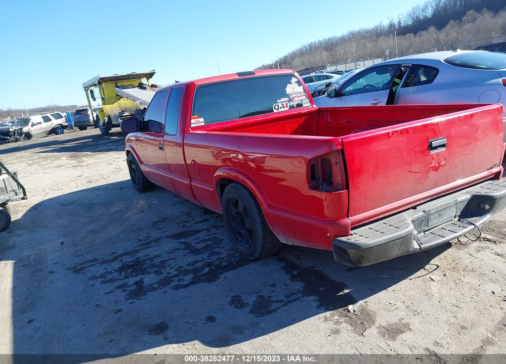 2000 CHEVROLET S-10 LS VIN: 1GCCS1952Y8298446