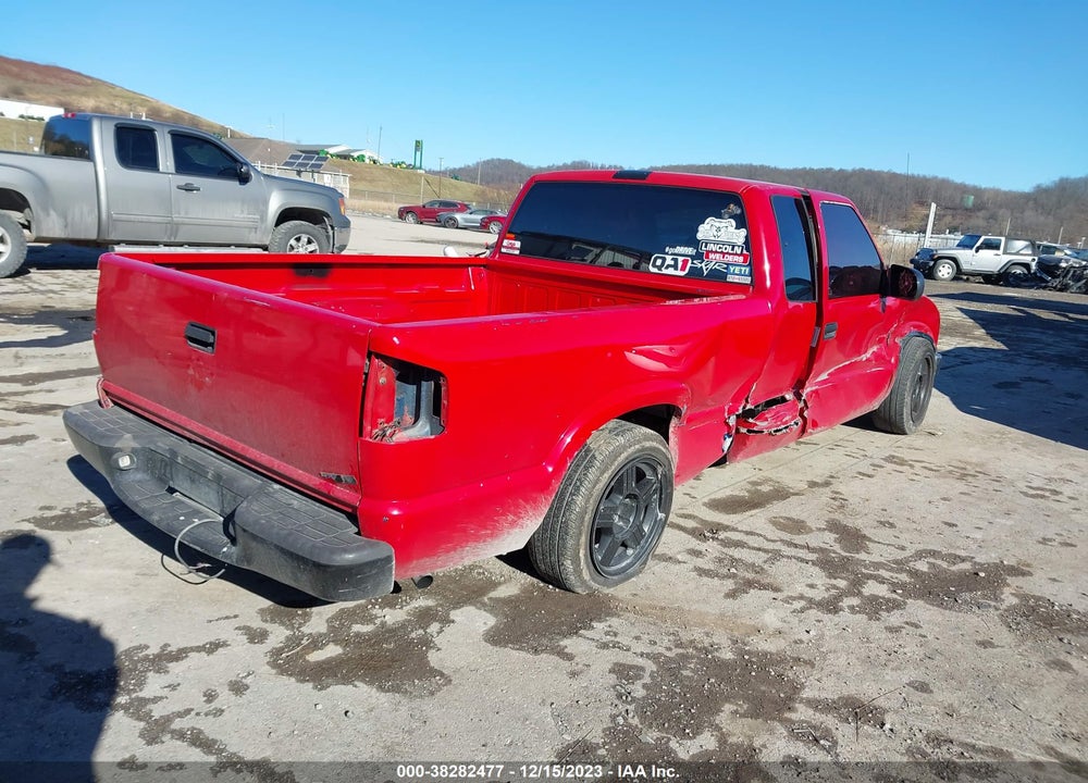 2000 CHEVROLET S-10 LS VIN: 1GCCS1952Y8298446