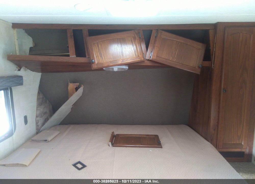 2015 KEYSTONE HIDEOUT VIN: 4YDT21T28FN203138