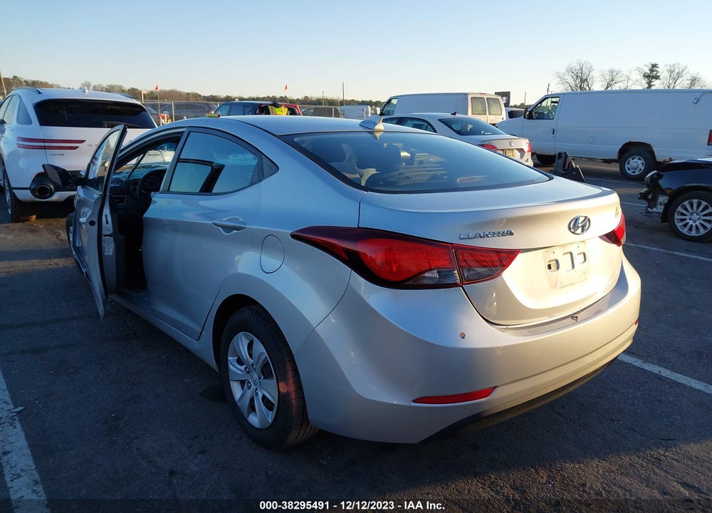 2016 HYUNDAI ELANTRA SE VIN: 5NPDH4AE5GH676145