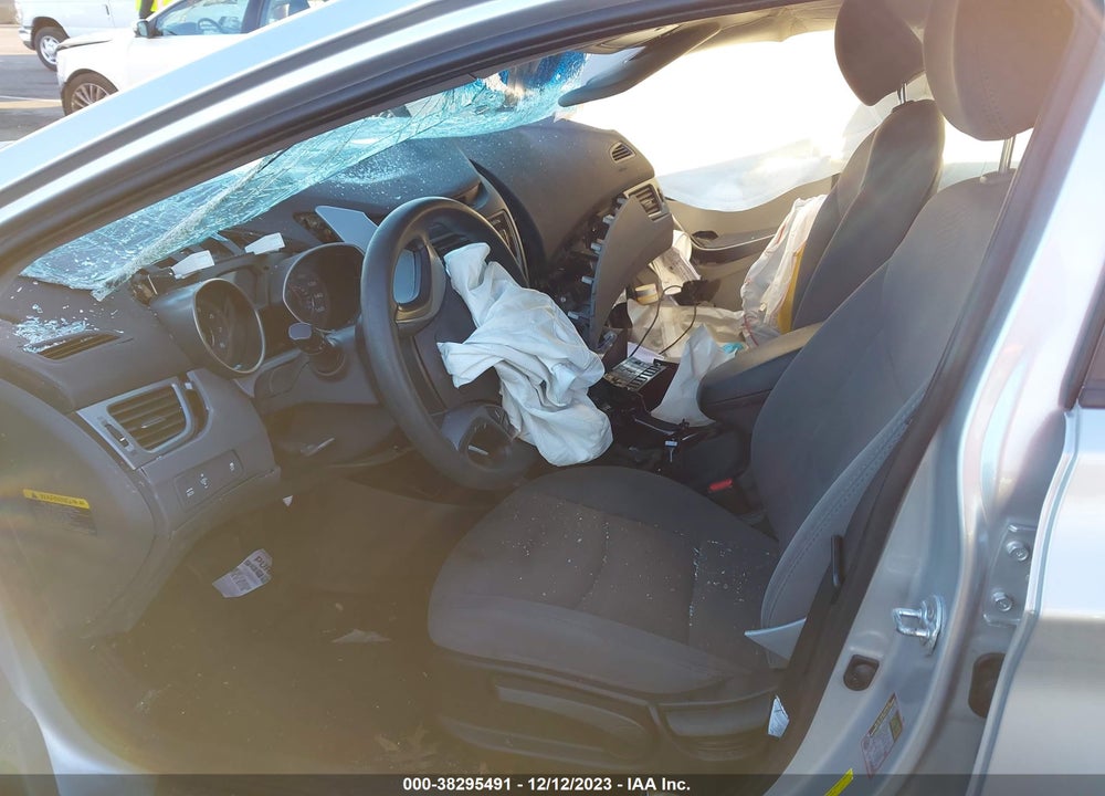 2016 HYUNDAI ELANTRA SE VIN: 5NPDH4AE5GH676145