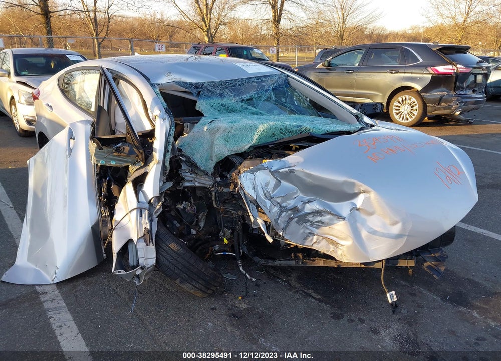 2016 HYUNDAI ELANTRA SE VIN: 5NPDH4AE5GH676145