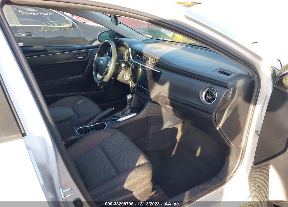 2018 TOYOTA COROLLA LE VIN: 2T1BURHE6JC060504
