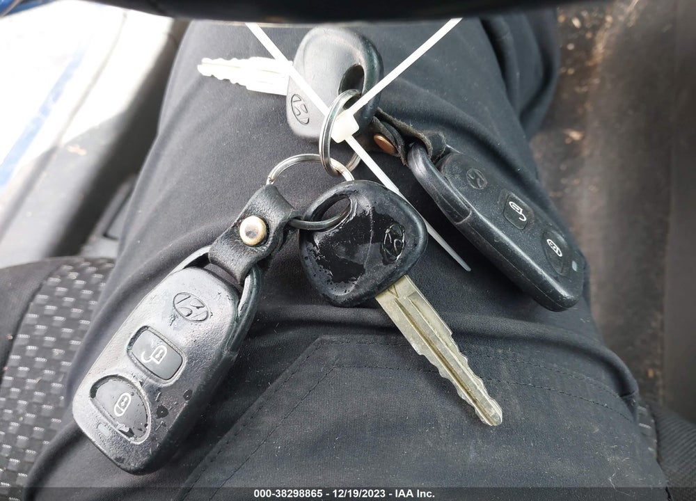 2007 HYUNDAI ACCENT SE VIN: KMHCN36C67U041068