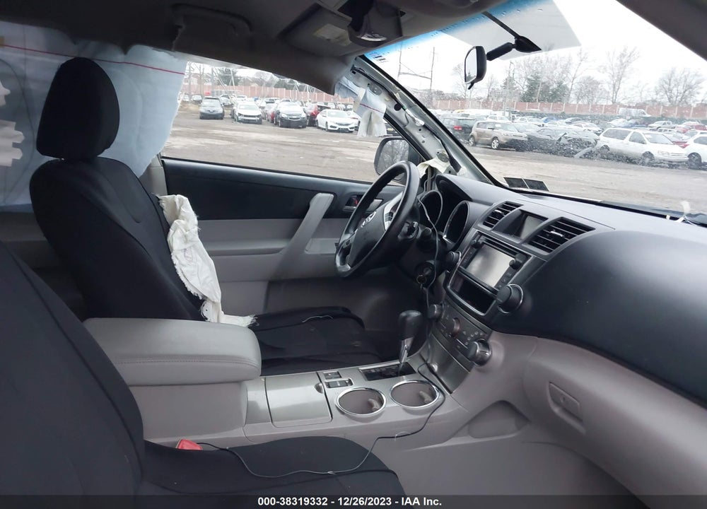 2013 TOYOTA HIGHLANDER BASE PLUS V6 VIN: 5TDBK3EH8DS270308