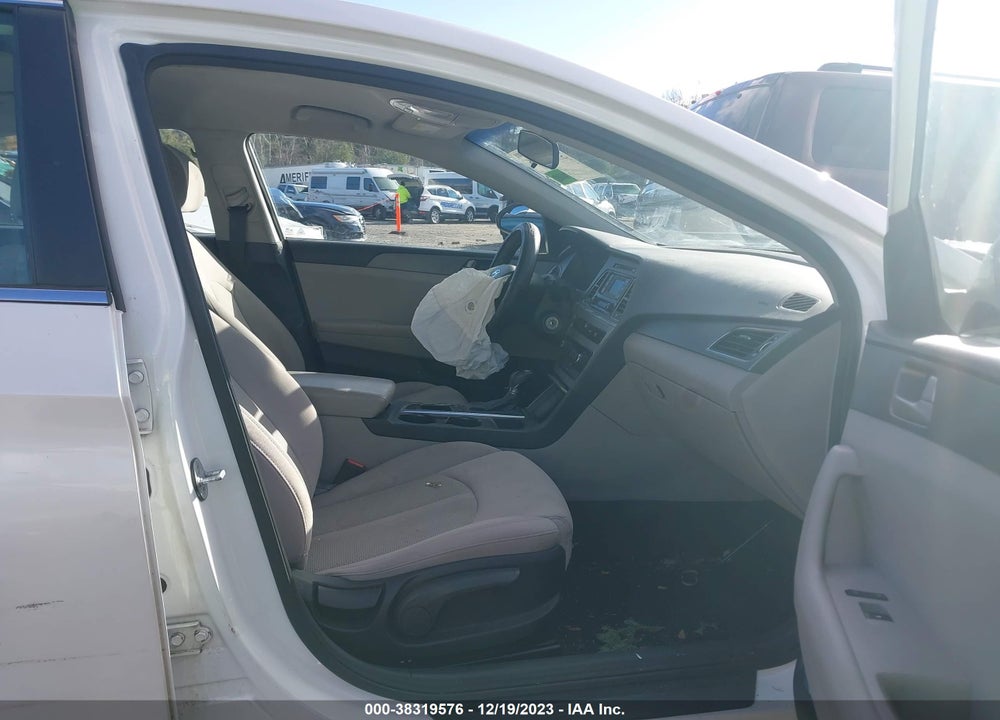 2015 HYUNDAI SONATA SE VIN: 5NPE24AF2FH075532