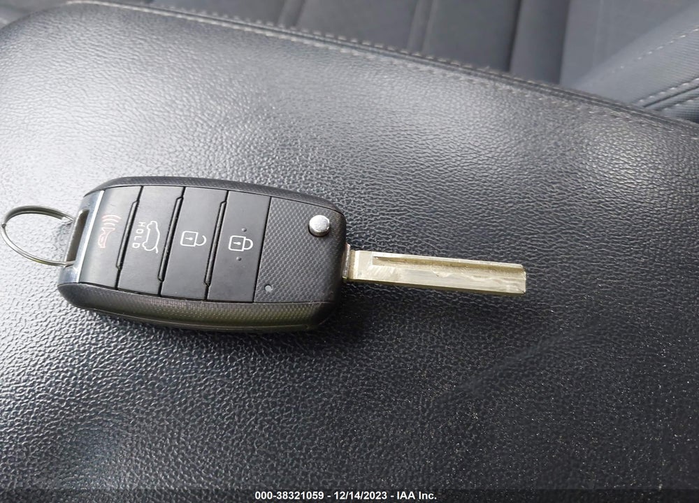 2017 KIA SORENTO 2.4L LX VIN: 5XYPG4A32HG246967