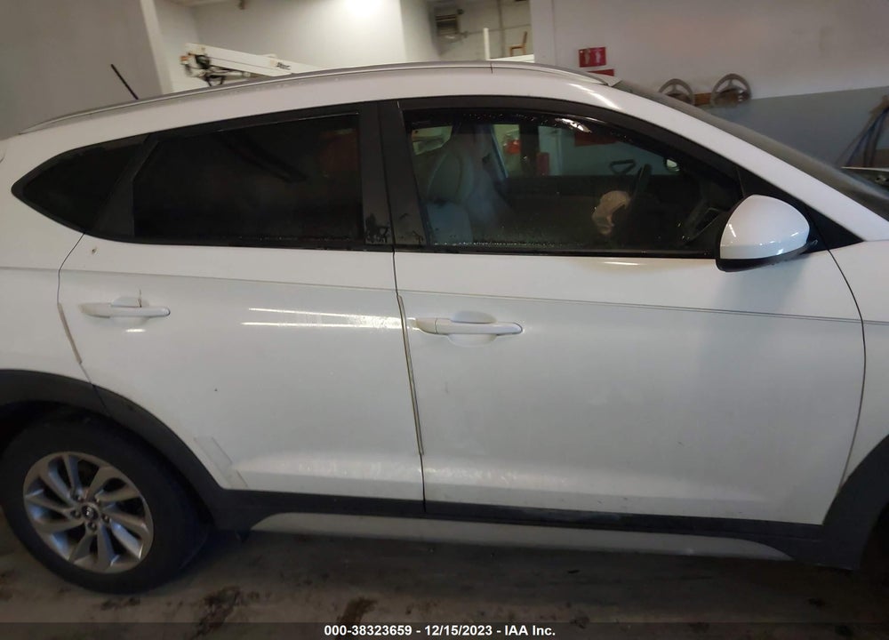 2017 HYUNDAI TUCSON SE VIN: KM8J33A40HU383372