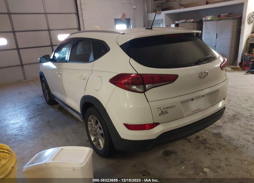 2017 HYUNDAI TUCSON SE VIN: KM8J33A40HU383372