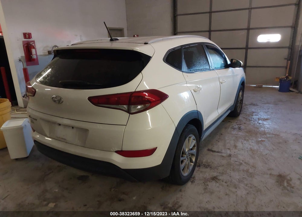 2017 HYUNDAI TUCSON SE VIN: KM8J33A40HU383372