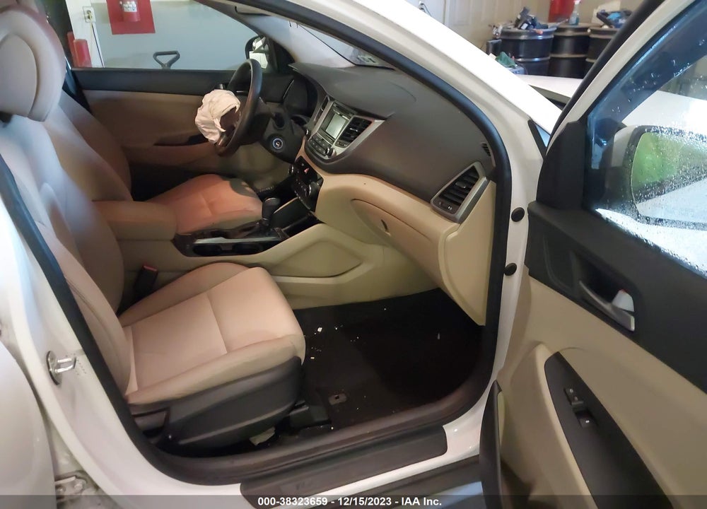 2017 HYUNDAI TUCSON SE VIN: KM8J33A40HU383372