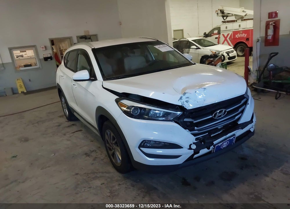 2017 HYUNDAI TUCSON SE VIN: KM8J33A40HU383372