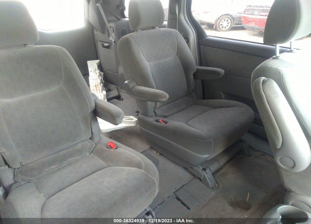 2004 TOYOTA SIENNA VIN: 5TDZA22C74S166994