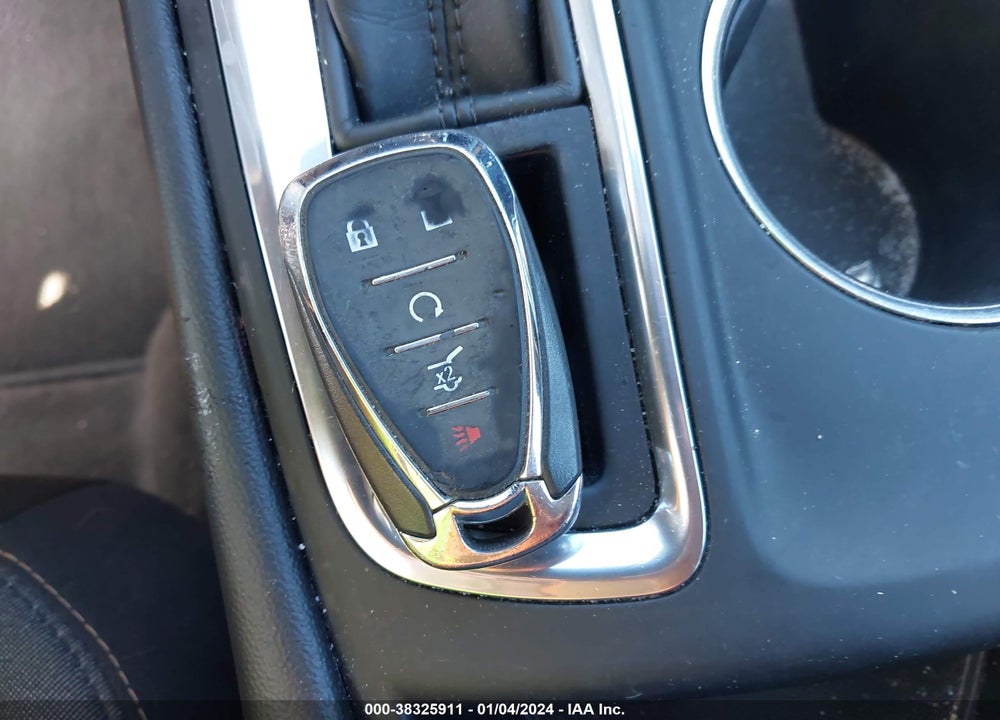 2018 CHEVROLET EQUINOX LT VIN: 2GNAXJEV6J6131685