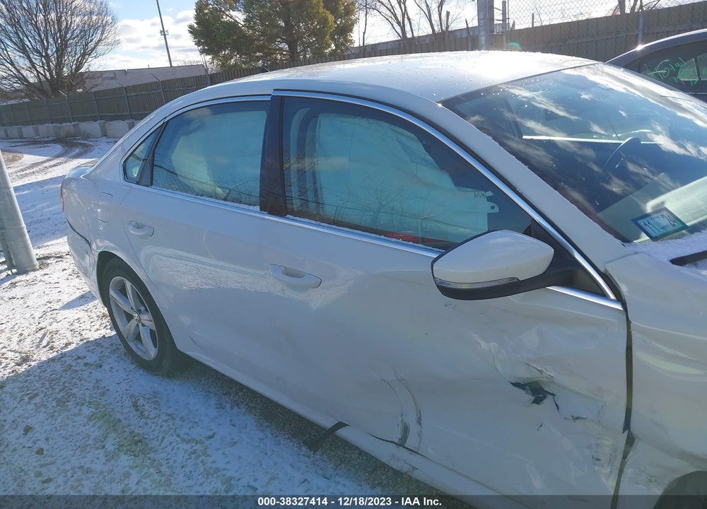 2013 VOLKSWAGEN PASSAT VIN: 1VWBP7A34DC124652