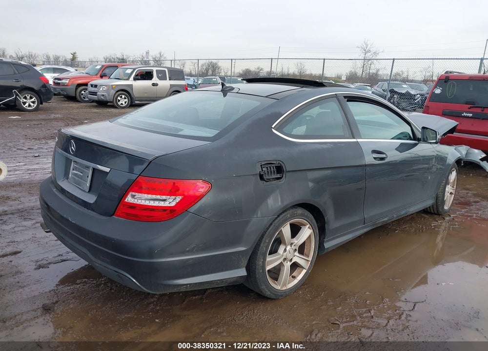 2013 MERCEDES-BENZ C 250 VIN: WDDGJ4HB0DG056922