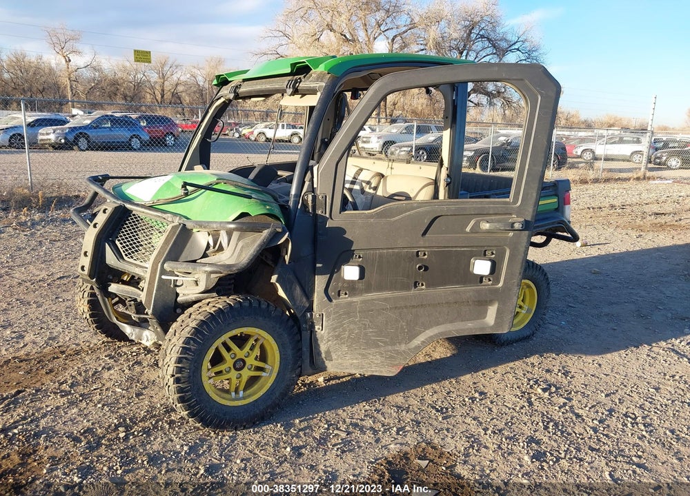 2022 JOHN DEERE XUV835M GATOR VIN: 1M0835RDVNM050304
