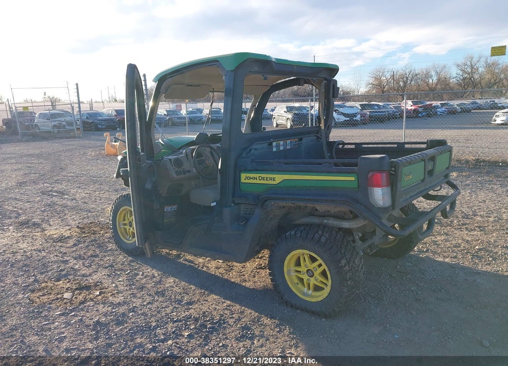 2022 JOHN DEERE XUV835M GATOR VIN: 1M0835RDVNM050304