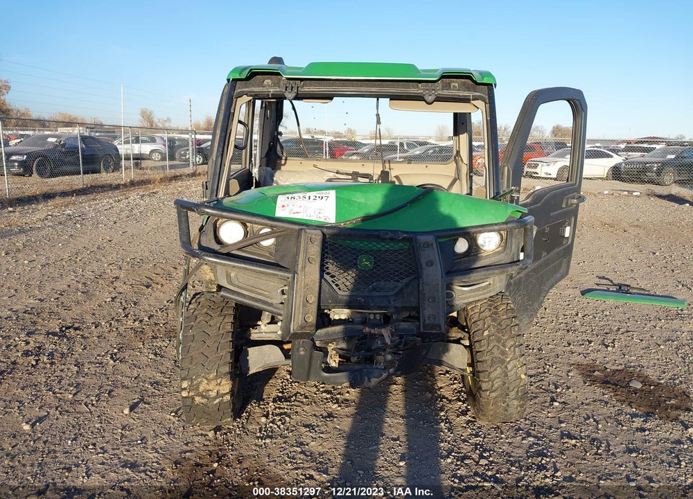 2022 JOHN DEERE XUV835M GATOR VIN: 1M0835RDVNM050304