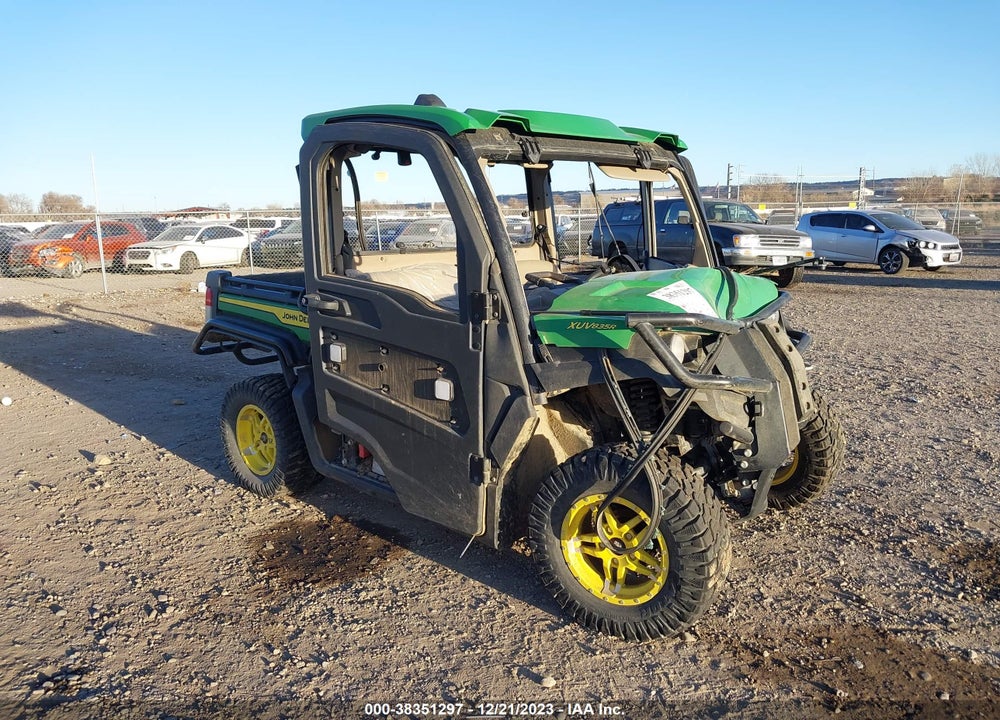 2022 JOHN DEERE XUV835M GATOR VIN: 1M0835RDVNM050304