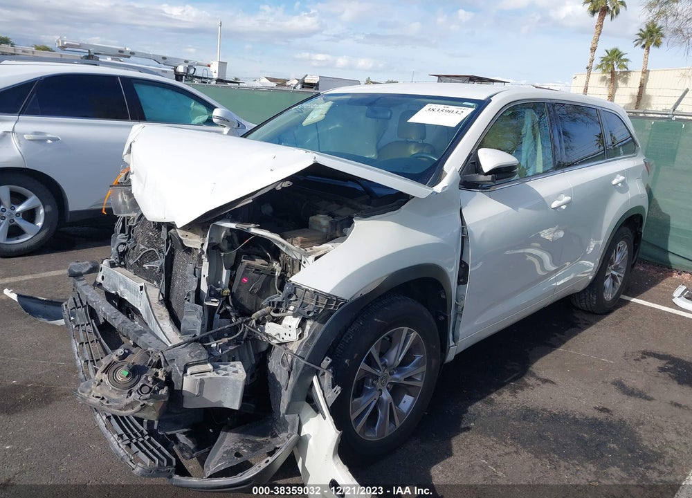 2015 TOYOTA HIGHLANDER LE PLUS V6 VIN: 5TDBKRFH4FS186944