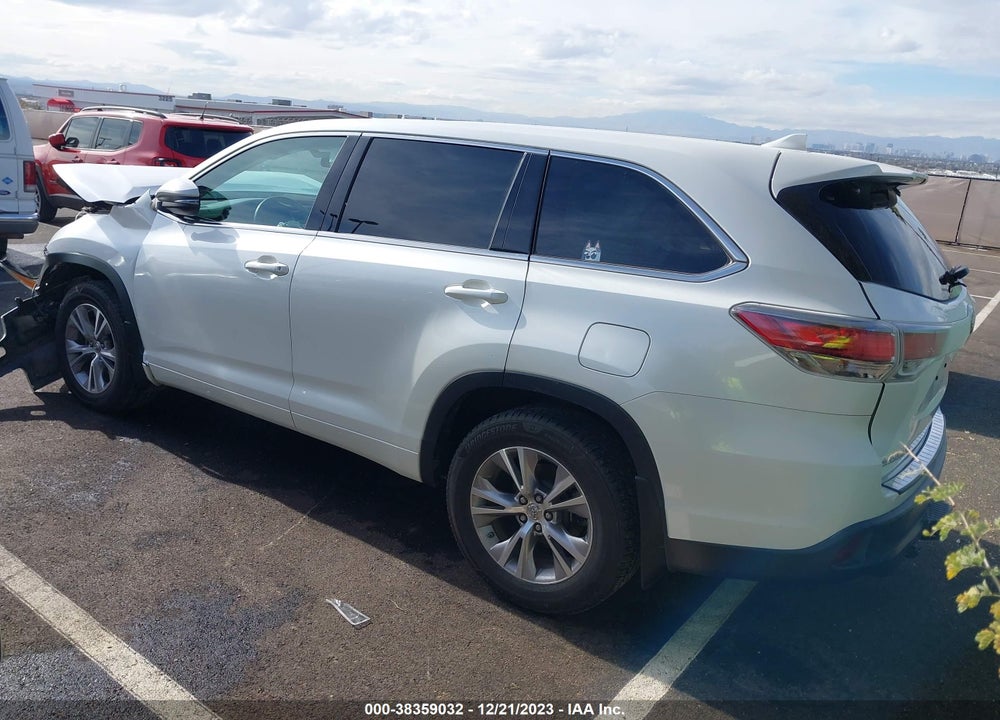 2015 TOYOTA HIGHLANDER LE PLUS V6 VIN: 5TDBKRFH4FS186944