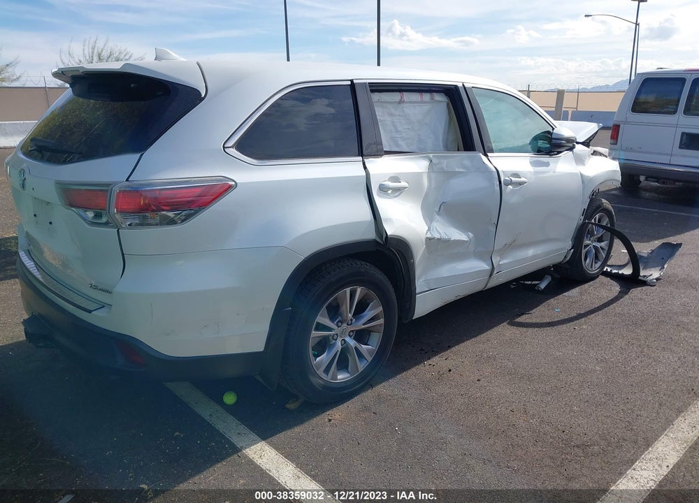 2015 TOYOTA HIGHLANDER LE PLUS V6 VIN: 5TDBKRFH4FS186944