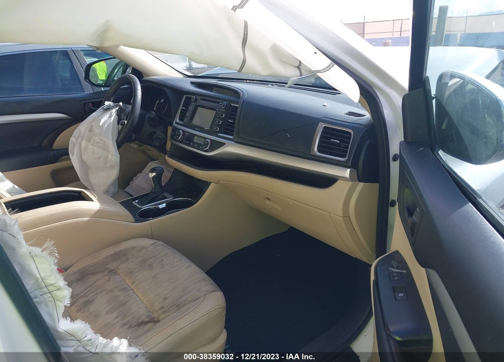 2015 TOYOTA HIGHLANDER LE PLUS V6 VIN: 5TDBKRFH4FS186944